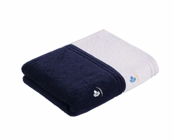 Ein Handtuch mit einem blau-weißen Streifen