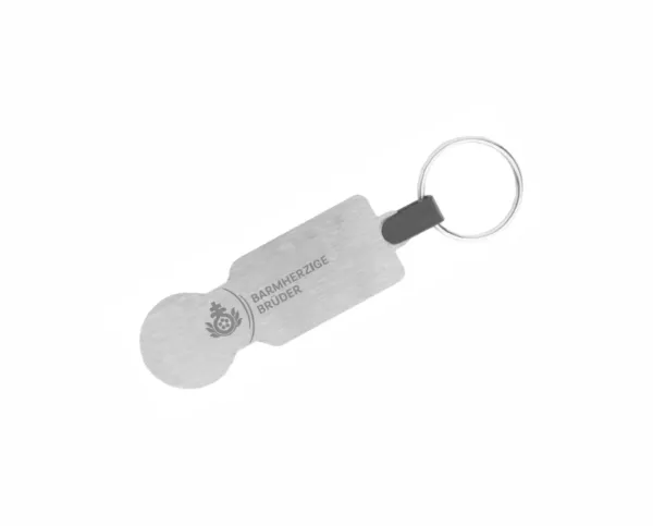 Ein Schlüsselanhänger aus Metall mit einem Metallanhänger daran